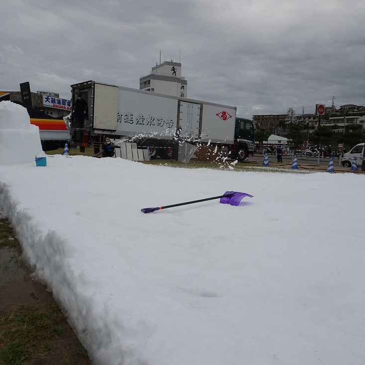 大蔵海岸 真夏の小さな雪遊び 音響機材 照明機器 会場設営は神戸 大阪 関西のユーズグループ